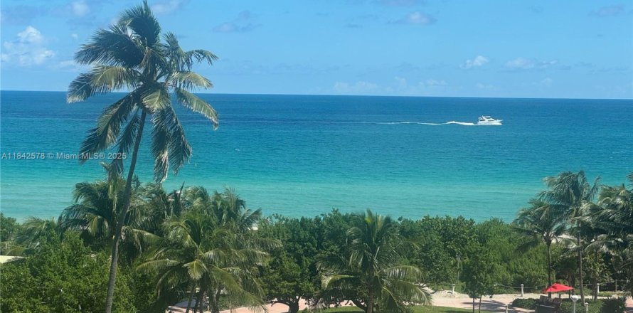 Condominio en Miami Beach, Florida, 2 dormitorios № 1834016