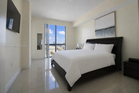 Condo in Hollywood, Florida, 3 bedrooms  № 2246462 - photo 8