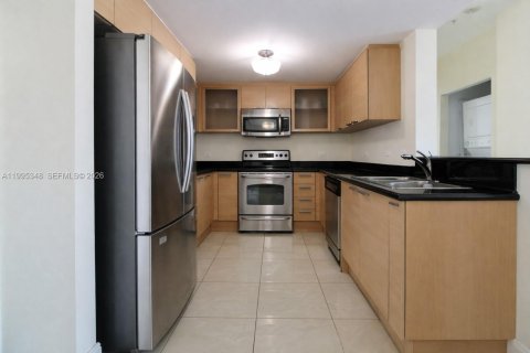 Condo in Hollywood, Florida, 3 bedrooms  № 2246462 - photo 4