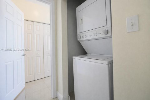 Condo in Hollywood, Florida, 3 bedrooms  № 2246462 - photo 6