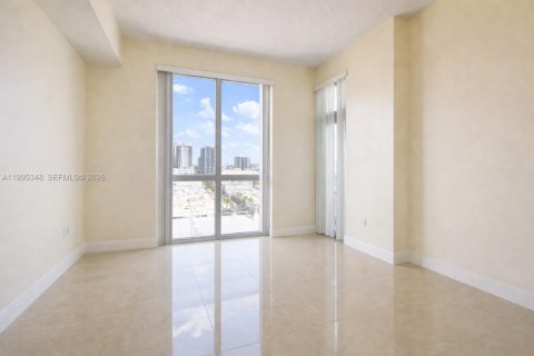 Condo in Hollywood, Florida, 3 bedrooms  № 2246462 - photo 12