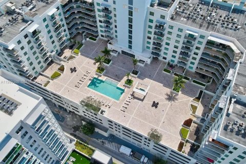 Condo in Hollywood, Florida, 3 bedrooms  № 2246462 - photo 23