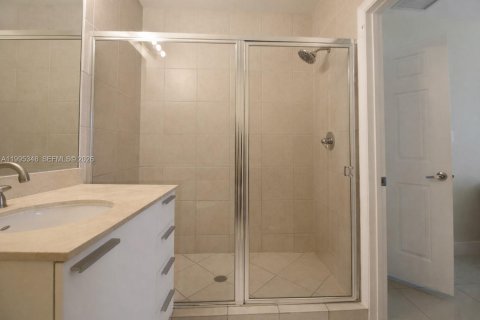 Condo in Hollywood, Florida, 3 bedrooms  № 2246462 - photo 11