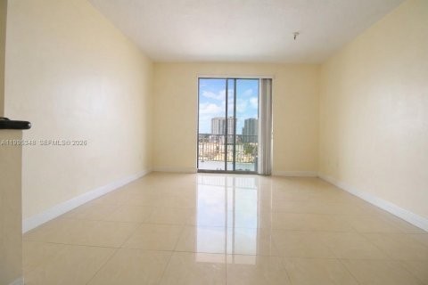 Condo in Hollywood, Florida, 3 bedrooms  № 2246462 - photo 2