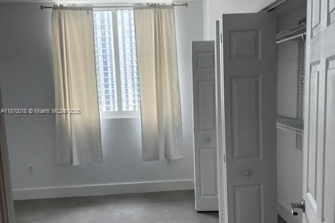 Condo in Miami, Florida, 2 bedrooms  № 1978801 - photo 12