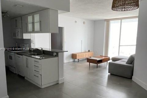 Condo in Miami, Florida, 2 bedrooms  № 1978801 - photo 6