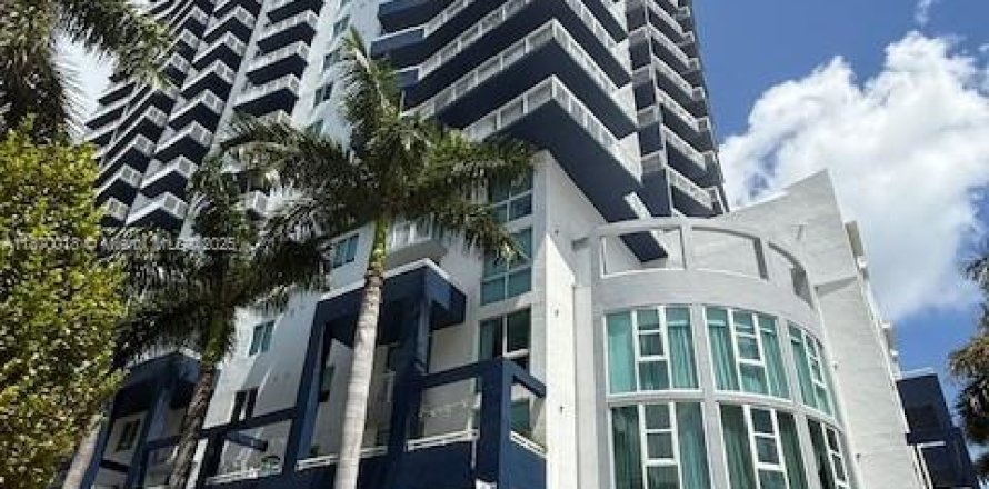 Condo in Miami, Florida, 2 bedrooms  № 1978801