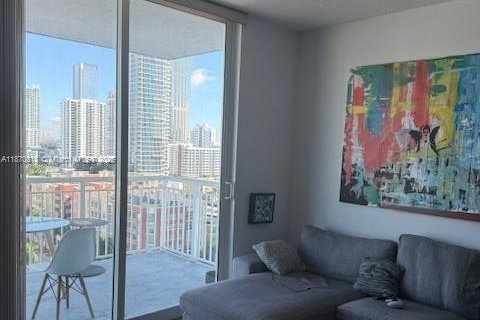 Condo in Miami, Florida, 2 bedrooms  № 1978801 - photo 7