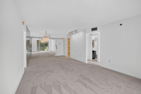 Condominio en venta en Pembroke Pines, Florida, 2 dormitorios, 91.04 m2 № 2240192 - foto 11