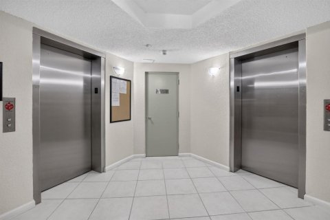 Condominio en venta en Pembroke Pines, Florida, 2 dormitorios, 91.04 m2 № 2240192 - foto 24