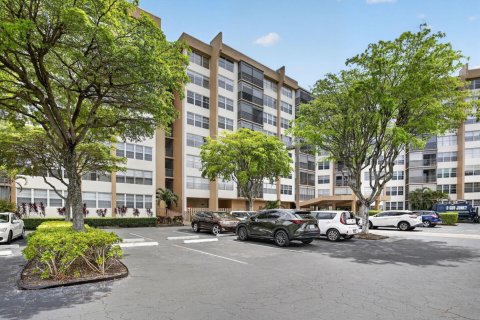 Condominio en venta en Pembroke Pines, Florida, 2 dormitorios, 91.04 m2 № 2240192 - foto 26