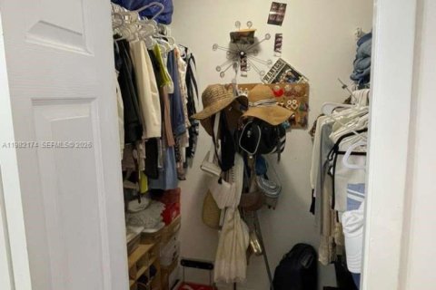 Снять в аренду кондоминиум в Уэстон, Флорида 2 спальни, 114.36м2, № 2048813 - фото 18