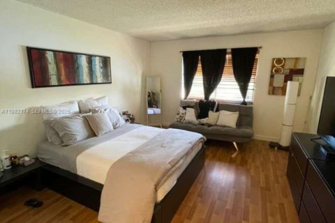 Снять в аренду кондоминиум в Уэстон, Флорида 2 спальни, 114.36м2, № 2048813 - фото 16