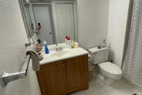 Снять в аренду кондоминиум в Уэстон, Флорида 2 спальни, 114.36м2, № 2048813 - фото 13