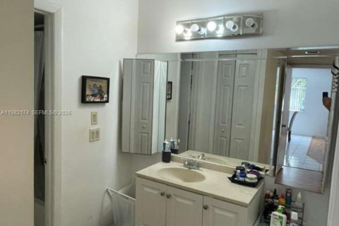 Снять в аренду кондоминиум в Уэстон, Флорида 2 спальни, 114.36м2, № 2048813 - фото 20