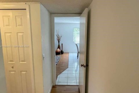 Снять в аренду кондоминиум в Уэстон, Флорида 2 спальни, 114.36м2, № 2048813 - фото 17