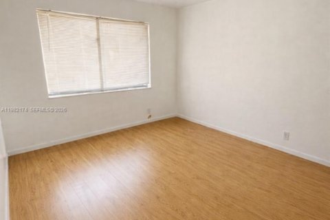 Снять в аренду кондоминиум в Уэстон, Флорида 2 спальни, 114.36м2, № 2048813 - фото 15