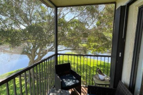 Снять в аренду кондоминиум в Уэстон, Флорида 2 спальни, 114.36м2, № 2048813 - фото 10