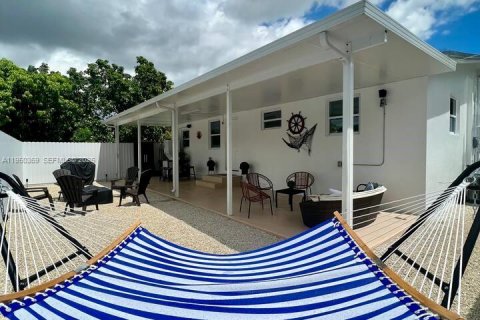 Снять в аренду виллу или дом в Майами, Флорида 3 спальни, 93.83м2, № 2005873 - фото 13