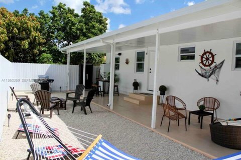 Снять в аренду виллу или дом в Майами, Флорида 3 спальни, 93.83м2, № 2005873 - фото 12