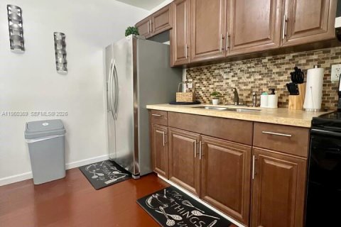 Снять в аренду виллу или дом в Майами, Флорида 3 спальни, 93.83м2, № 2005873 - фото 6