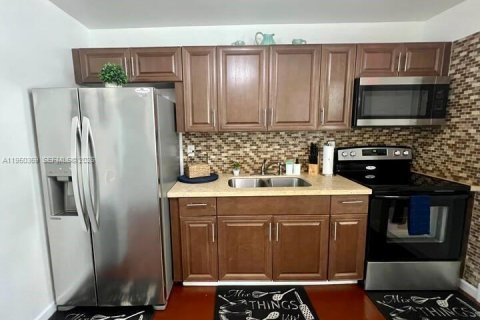 Снять в аренду виллу или дом в Майами, Флорида 3 спальни, 93.83м2, № 2005873 - фото 5