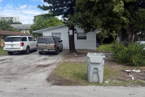 Propiedad comercial en venta en Pompano Beach, Florida, 157.56 m2 № 2429807 - foto 2