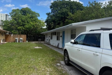 Commercial property in Pompano Beach, Florida 157.56 sq.m. № 2429807