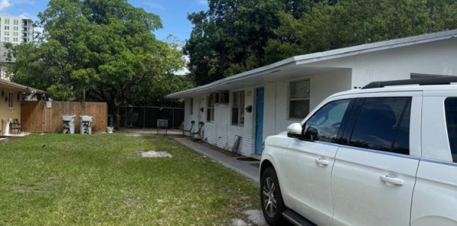 Propiedad comercial en Pompano Beach, Florida 157.56 m2 № 2429807