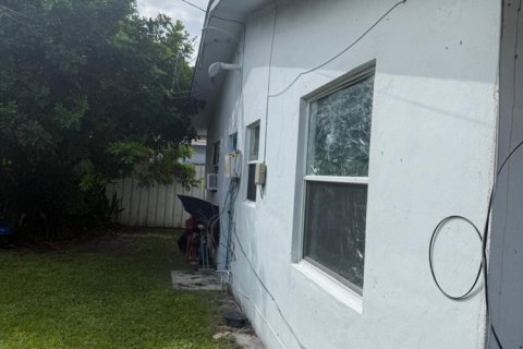Propiedad comercial en venta en Pompano Beach, Florida, 157.56 m2 № 2429807 - foto 4