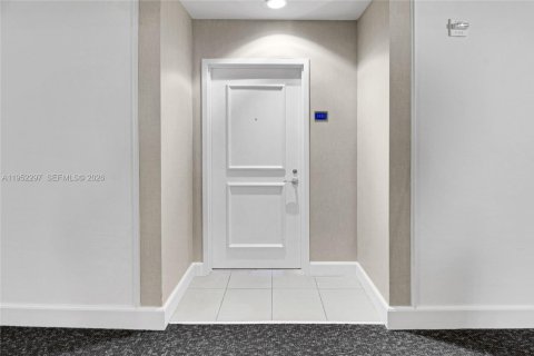 Снять в аренду кондоминиум в Халландейл-Бич, Флорида 1 спальня, 85.84м2, № 2006625 - фото 1