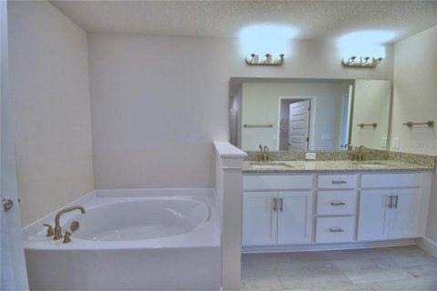 House in Auburndale, Florida 4 bedrooms, 204.38 sq.m. № 1894385 - photo 28