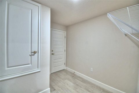House in Auburndale, Florida 4 bedrooms, 204.38 sq.m. № 1894385 - photo 10