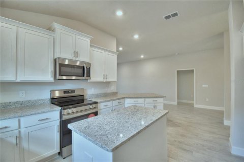 House in Auburndale, Florida 4 bedrooms, 204.38 sq.m. № 1894385 - photo 9