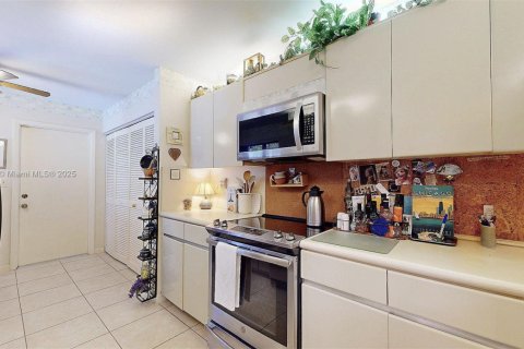 Touwnhouse à vendre à Doral, Floride: 2 chambres, 129.88 m2 № 1943577 - photo 10