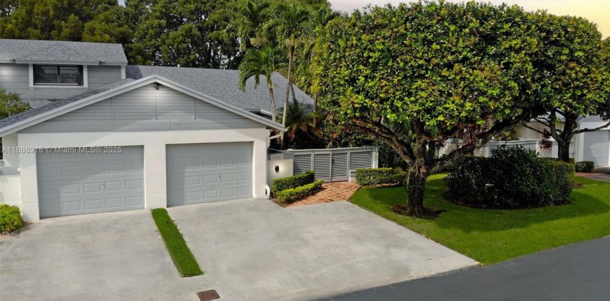 Touwnhouse à Doral, Floride 2 chambres, 129.88 m2 № 1943577
