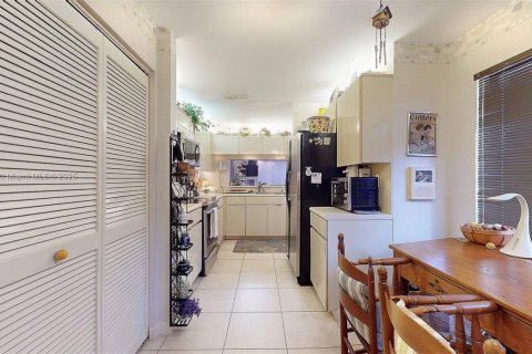 Touwnhouse à vendre à Doral, Floride: 2 chambres, 129.88 m2 № 1943577 - photo 14