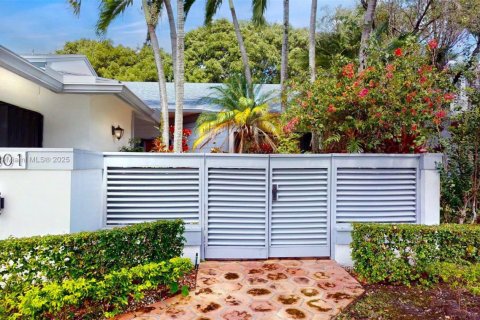 Touwnhouse à vendre à Doral, Floride: 2 chambres, 129.88 m2 № 1943577 - photo 4