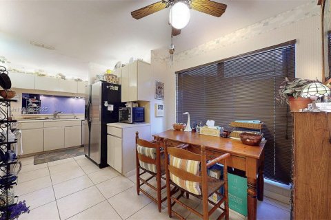 Touwnhouse à vendre à Doral, Floride: 2 chambres, 129.88 m2 № 1943577 - photo 12