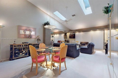 Touwnhouse à vendre à Doral, Floride: 2 chambres, 129.88 m2 № 1943577 - photo 7