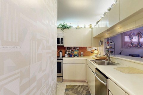 Touwnhouse à vendre à Doral, Floride: 2 chambres, 129.88 m2 № 1943577 - photo 15