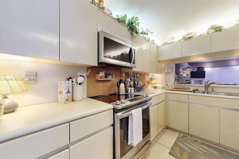 Touwnhouse à vendre à Doral, Floride: 2 chambres, 129.88 m2 № 1943577 - photo 11