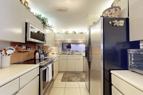 Touwnhouse à vendre à Doral, Floride: 2 chambres, 129.88 m2 № 1943577 - photo 13