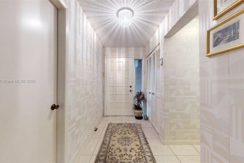 Touwnhouse à vendre à Doral, Floride: 2 chambres, 129.88 m2 № 1943577 - photo 9