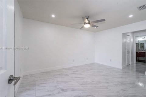 Condo in Homestead, Florida, 2 bedrooms  № 2001894 - photo 13