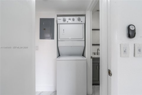 Condo in Homestead, Florida, 2 bedrooms  № 2001894 - photo 11