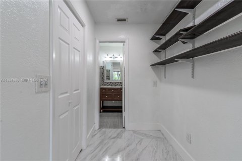 Condo in Homestead, Florida, 2 bedrooms  № 2001894 - photo 16