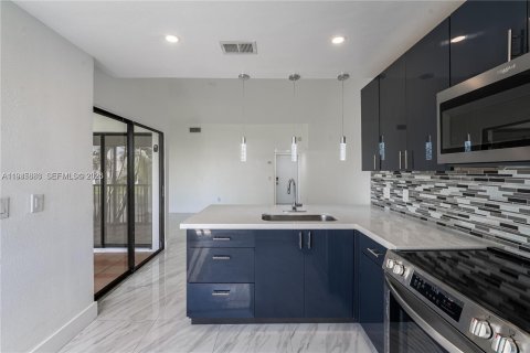 Condo in Homestead, Florida, 2 bedrooms  № 2001894 - photo 2