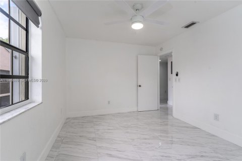 Condo in Homestead, Florida, 2 bedrooms  № 2001894 - photo 9