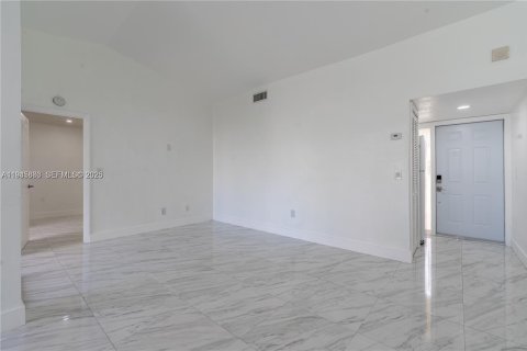 Condo in Homestead, Florida, 2 bedrooms  № 2001894 - photo 6